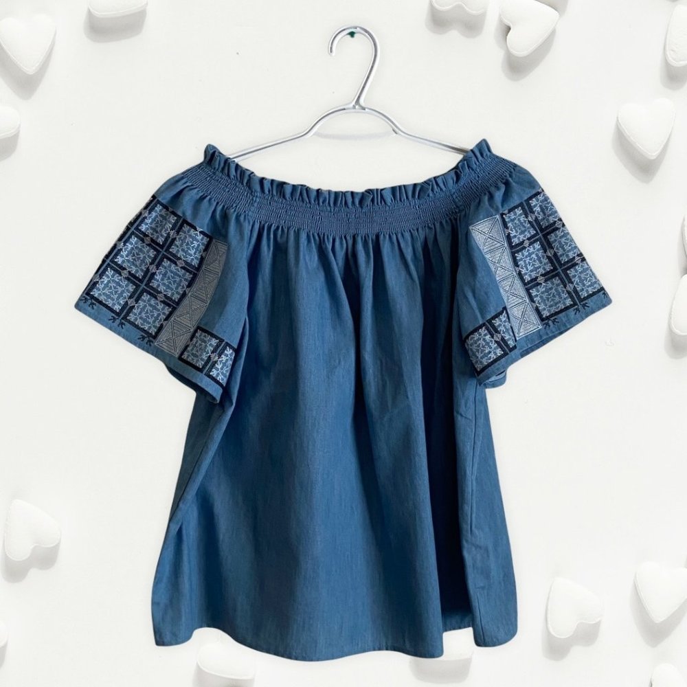 Romeo & Juliet Couture Top Size M